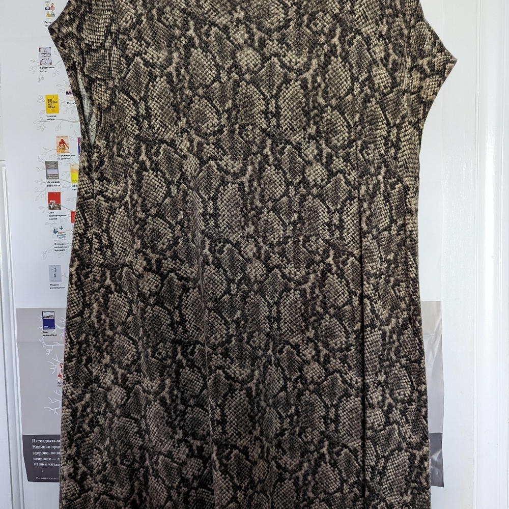 Dress - Picture 3 of 4